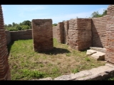 02254 ostia - regio v - insula xi - portico degli archi trionfali (v,xi,7-8) - zweiter laden von li - bli ri sueden.jpg